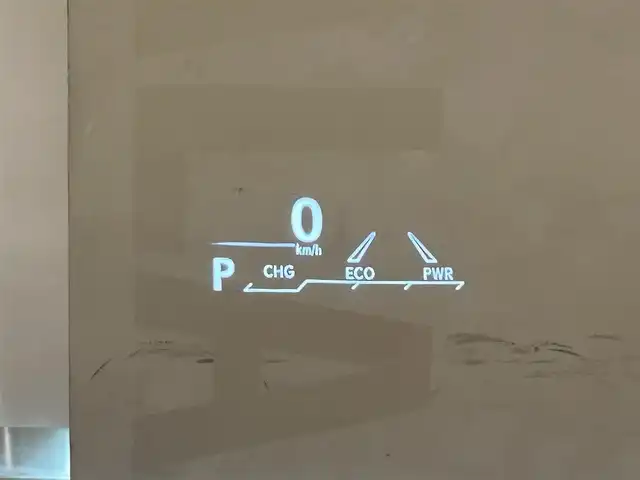 レクサス ＮＸ 300h Fスポーツ 道央・札幌 2019(平31)年 2.4万km ソニッククォーツ TRDエアロ＋マフラー/TRD19インチ鍛造AW/ムーンルーフ/ヘッドアップディスプレイ/マークレビンソンプレミアムサラウンド/パノラミックビューモニター/パーキングサポートブレーキ/アクセサリーコンセントAC100V/1500W/ブラインドスポットモニター＋RCTA/三眼フルLEDヘッドランプ＋AHS/ 　＋寒冷地仕様/おくだけ充電/ルーフレール/後席6：4分割電動リクライニング/オーナメントパネル本アルミ名栗調仕上げ