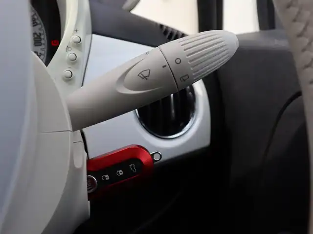 フィアット ５００ 1．2 ポップ 長野県 2018(平30)年 5.3万km 白 ワンオーナー/社外メモリナビ（AVIC-RZ801）/フルセグTV/DVD/CD/USB/SD/Bluetooth/ETC/キーレス/スペアキー/新車時保証書/取扱説明書