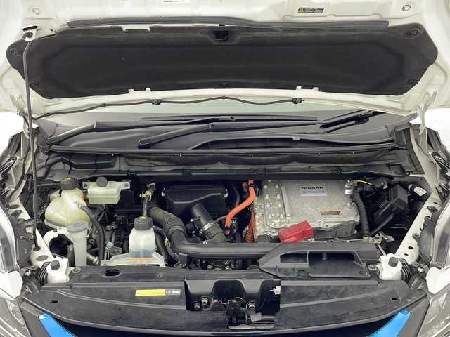 日産 セレナ e－パワー ハイウェイスター V 千葉県 2019(平31)年 4万km ブリリアントホワイトパール セーフティパックB/・エマージェンシーブレーキ/・車線逸脱防止アシスト/・踏み間違い防止機能/・インテリジェントパーキングアシスト/・標識検知機能/・ふらつき警報/純正メモリーナビ/・フルセグTV/・Bluetoothオーディオ接続/全方位カメラ/デジタルインナーミラー/両側パワースライドドア/スマートキー/LEDヘッドライト/前後コーナーセンサー