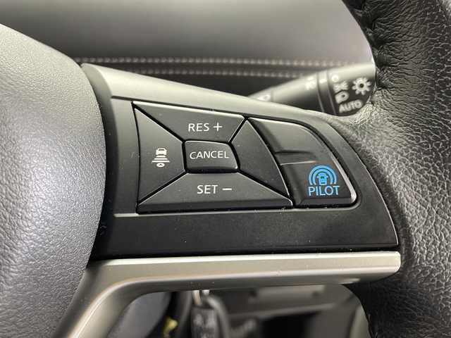 日産 セレナ e－パワー ハイウェイスター V 千葉県 2019(平31)年 4万km ブリリアントホワイトパール セーフティパックB/・エマージェンシーブレーキ/・車線逸脱防止アシスト/・踏み間違い防止機能/・インテリジェントパーキングアシスト/・標識検知機能/・ふらつき警報/純正メモリーナビ/・フルセグTV/・Bluetoothオーディオ接続/全方位カメラ/デジタルインナーミラー/両側パワースライドドア/スマートキー/LEDヘッドライト/前後コーナーセンサー