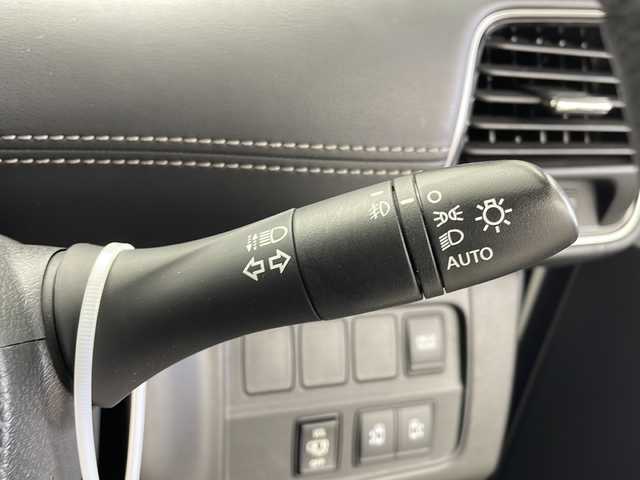 日産 セレナ e－パワー ハイウェイスター V 千葉県 2019(平31)年 4万km ブリリアントホワイトパール セーフティパックB/・エマージェンシーブレーキ/・車線逸脱防止アシスト/・踏み間違い防止機能/・インテリジェントパーキングアシスト/・標識検知機能/・ふらつき警報/純正メモリーナビ/・フルセグTV/・Bluetoothオーディオ接続/全方位カメラ/デジタルインナーミラー/両側パワースライドドア/スマートキー/LEDヘッドライト/前後コーナーセンサー