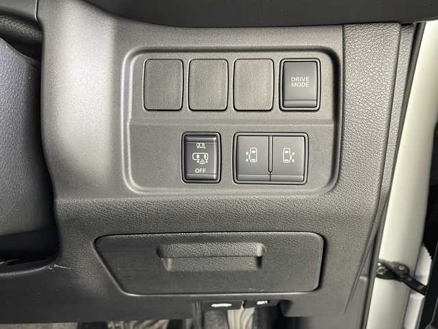 日産 セレナ e－パワー ハイウェイスター V 千葉県 2019(平31)年 4万km ブリリアントホワイトパール セーフティパックB/・エマージェンシーブレーキ/・車線逸脱防止アシスト/・踏み間違い防止機能/・インテリジェントパーキングアシスト/・標識検知機能/・ふらつき警報/純正メモリーナビ/・フルセグTV/・Bluetoothオーディオ接続/全方位カメラ/デジタルインナーミラー/両側パワースライドドア/スマートキー/LEDヘッドライト/前後コーナーセンサー