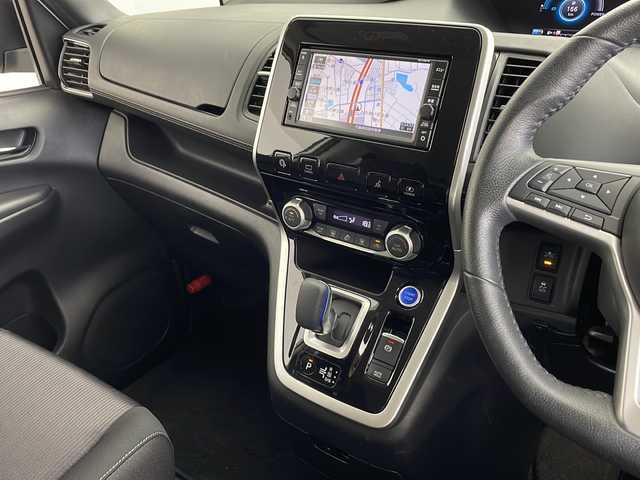 日産 セレナ e－パワー ハイウェイスター V 千葉県 2019(平31)年 4万km ブリリアントホワイトパール セーフティパックB/・エマージェンシーブレーキ/・車線逸脱防止アシスト/・踏み間違い防止機能/・インテリジェントパーキングアシスト/・標識検知機能/・ふらつき警報/純正メモリーナビ/・フルセグTV/・Bluetoothオーディオ接続/全方位カメラ/デジタルインナーミラー/両側パワースライドドア/スマートキー/LEDヘッドライト/前後コーナーセンサー