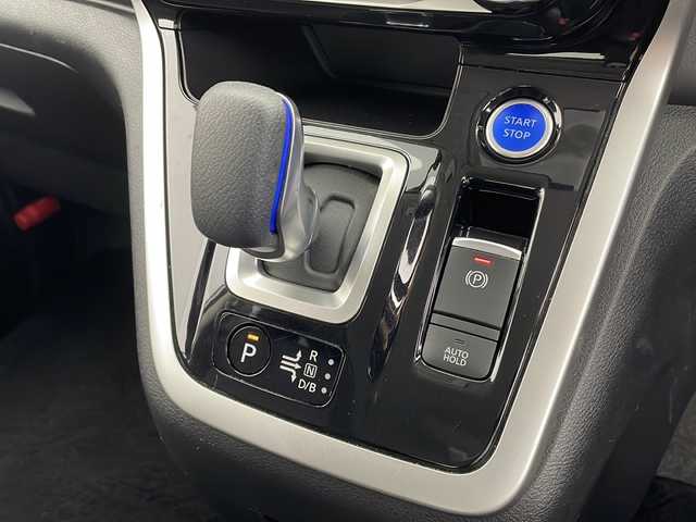 日産 セレナ e－パワー ハイウェイスター V 千葉県 2019(平31)年 4万km ブリリアントホワイトパール セーフティパックB/・エマージェンシーブレーキ/・車線逸脱防止アシスト/・踏み間違い防止機能/・インテリジェントパーキングアシスト/・標識検知機能/・ふらつき警報/純正メモリーナビ/・フルセグTV/・Bluetoothオーディオ接続/全方位カメラ/デジタルインナーミラー/両側パワースライドドア/スマートキー/LEDヘッドライト/前後コーナーセンサー