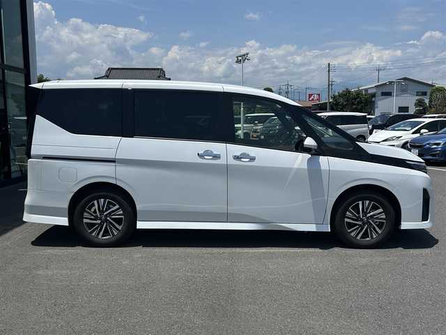 日産 セレナ e－パワー ハイウェイスター V 栃木県 2023(令5)年 4.6万km プリズムホワイト エマージェンシーブレーキ/純正12.3インチナビ/フルセグTV/HDMI/Bluetooth/USB/アラウンドビューモニター/ビルトインETC2.0/プロパイロット/インテリジェントルームミラー/フリップダウンモニター/両側ハンズフリーパワースライドドア/置くだけ充電/LEDヘッドライト/フォグランプ/スマートキー/ドライブレコーダー