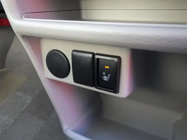 スズキ ラパン L 千葉県 2015(平27)年 2.9万km フォーンベージュM スズキセーフティサポート/アイドリングストップ/純正メモリーナビ/地デジTV/【DVD/CD再生機能　Bluetooth接続】/運転席シートヒーター/携帯リモコン