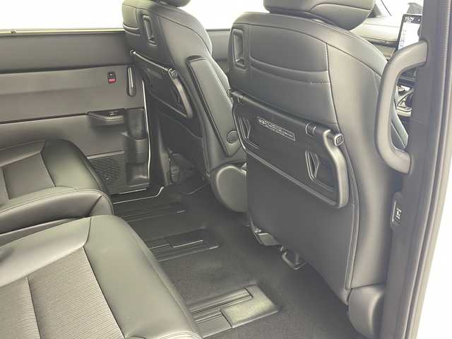 ホンダ ステップワゴン スパーダ eHEV 岐阜県 2025(令7)年 0.1千km プラチナホワイトパール 登録済み未使用車/純正11.4インチナビゲーション【LXM-247VFLi】/AppleCarplay /Android Auto/Bluetooth /CD DVD/フルセグテレビ/AM FM/SD/USB/革巻きステアリング/ステアリングリモコン/パドルシフト/メモリー機能付きパワーバックドア/ハーフレザーシート/シートヒーター(D/N席)/ ２列目シートオットマン/全列USBチャージャー付/両側パワースライドドア/LEDヘッドライト/ヘッドライトレベライザー/オートハイビーム/アダプティブドライビングビーム/スマートキー/プッシュスタート/スペアキー有/ホンダセンシング/先行車発進お知らせ機能/歩行者事故低減ステアリング/路外逸脱抑制機能/標識認識機能/渋滞追従機能付アダプティブクルーズコントロール（ACC）/車線維持支援システム（LKAS）/トラフィックジャムアシスト（渋滞運転支援機能）/ブラインドスポットインフォメーション/誤発進抑制機能/後方誤発進抑制機能/近距離衝突軽減ブレーキ/アクセル抑制機能/パーキングセンサーシステム/後退出庫サポート/減速セレクター