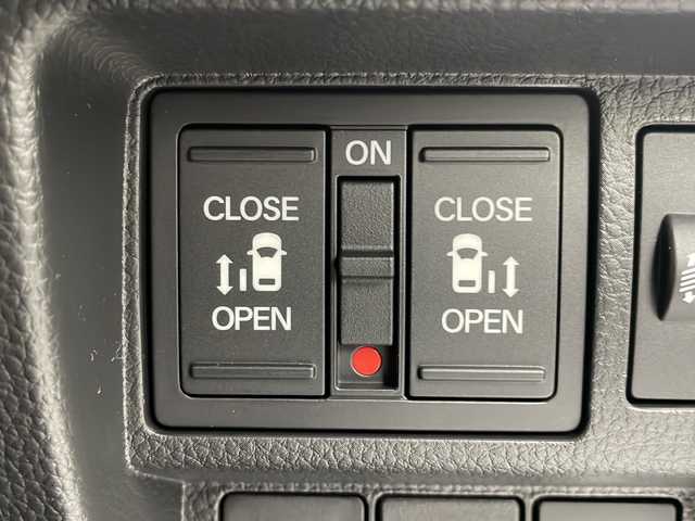 ホンダ ステップワゴン スパーダ eHEV 岐阜県 2025(令7)年 0.1千km プラチナホワイトパール 登録済み未使用車/純正11.4インチナビゲーション【LXM-247VFLi】/AppleCarplay /Android Auto/Bluetooth /CD DVD/フルセグテレビ/AM FM/SD/USB/革巻きステアリング/ステアリングリモコン/パドルシフト/メモリー機能付きパワーバックドア/ハーフレザーシート/シートヒーター(D/N席)/ ２列目シートオットマン/全列USBチャージャー付/両側パワースライドドア/LEDヘッドライト/ヘッドライトレベライザー/オートハイビーム/アダプティブドライビングビーム/スマートキー/プッシュスタート/スペアキー有/ホンダセンシング/先行車発進お知らせ機能/歩行者事故低減ステアリング/路外逸脱抑制機能/標識認識機能/渋滞追従機能付アダプティブクルーズコントロール（ACC）/車線維持支援システム（LKAS）/トラフィックジャムアシスト（渋滞運転支援機能）/ブラインドスポットインフォメーション/誤発進抑制機能/後方誤発進抑制機能/近距離衝突軽減ブレーキ/アクセル抑制機能/パーキングセンサーシステム/後退出庫サポート/減速セレクター