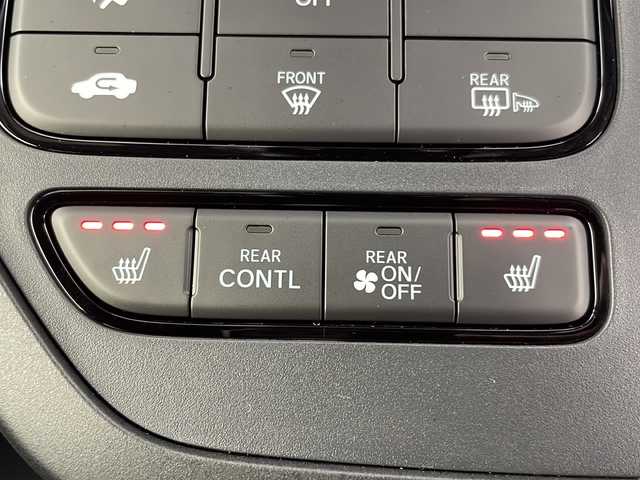 ホンダ ステップワゴン スパーダ eHEV 岐阜県 2025(令7)年 0.1千km プラチナホワイトパール 登録済み未使用車/純正11.4インチナビゲーション【LXM-247VFLi】/AppleCarplay /Android Auto/Bluetooth /CD DVD/フルセグテレビ/AM FM/SD/USB/革巻きステアリング/ステアリングリモコン/パドルシフト/メモリー機能付きパワーバックドア/ハーフレザーシート/シートヒーター(D/N席)/ ２列目シートオットマン/全列USBチャージャー付/両側パワースライドドア/LEDヘッドライト/ヘッドライトレベライザー/オートハイビーム/アダプティブドライビングビーム/スマートキー/プッシュスタート/スペアキー有/ホンダセンシング/先行車発進お知らせ機能/歩行者事故低減ステアリング/路外逸脱抑制機能/標識認識機能/渋滞追従機能付アダプティブクルーズコントロール（ACC）/車線維持支援システム（LKAS）/トラフィックジャムアシスト（渋滞運転支援機能）/ブラインドスポットインフォメーション/誤発進抑制機能/後方誤発進抑制機能/近距離衝突軽減ブレーキ/アクセル抑制機能/パーキングセンサーシステム/後退出庫サポート/減速セレクター