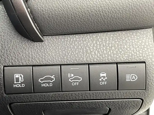 トヨタ カムリ WSレザーパッケージ 熊本県 2019(令1)年 6.9万km プラチナホワイトパールマイカ 黒革シート/純正8インチSDナビ/・フルセグTV/CD/DVD/BD/SD/USB/Bluetooth/バックカメラ/前方ドライブレコーダー/ビルトインETC2.0/ヘッドアップディスプレイ/電子パーキングブレーキ/AUTO HOLD機能/D＋N席パワーシート/シートヒーター/ISOFIX対応/パドルシフト/革巻きステアリング/ステアリングリモコン/純正18インチアルミホイール/純正LEDヘッドライト/純正LEDフォグライト/純正フロアマット/トヨタセーフティセンス/・レーダークルーズコントロール/・プリクラッシュセーフティ/・レーンディパーチャーアラート/・ブラインドスポットモニター/・クリアランスソナー/・リヤクロストラフィックアラート/・タイヤ空気圧警報システム/スマートキー/プッシュスタート/スペアキー1本/取扱説明書