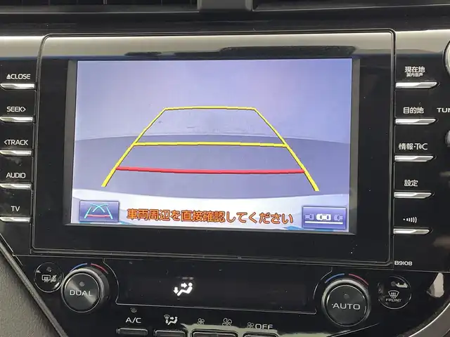 トヨタ カムリ WSレザーパッケージ 熊本県 2019(令1)年 6.9万km プラチナホワイトパールマイカ 黒革シート/純正8インチSDナビ/・フルセグTV/CD/DVD/BD/SD/USB/Bluetooth/バックカメラ/前方ドライブレコーダー/ビルトインETC2.0/ヘッドアップディスプレイ/電子パーキングブレーキ/AUTO HOLD機能/D＋N席パワーシート/シートヒーター/ISOFIX対応/パドルシフト/革巻きステアリング/ステアリングリモコン/純正18インチアルミホイール/純正LEDヘッドライト/純正LEDフォグライト/純正フロアマット/トヨタセーフティセンス/・レーダークルーズコントロール/・プリクラッシュセーフティ/・レーンディパーチャーアラート/・ブラインドスポットモニター/・クリアランスソナー/・リヤクロストラフィックアラート/・タイヤ空気圧警報システム/スマートキー/プッシュスタート/スペアキー1本/取扱説明書