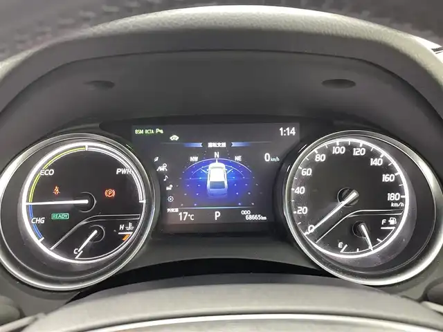 トヨタ カムリ WSレザーパッケージ 熊本県 2019(令1)年 6.9万km プラチナホワイトパールマイカ 黒革シート/純正8インチSDナビ/・フルセグTV/CD/DVD/BD/SD/USB/Bluetooth/バックカメラ/前方ドライブレコーダー/ビルトインETC2.0/ヘッドアップディスプレイ/電子パーキングブレーキ/AUTO HOLD機能/D＋N席パワーシート/シートヒーター/ISOFIX対応/パドルシフト/革巻きステアリング/ステアリングリモコン/純正18インチアルミホイール/純正LEDヘッドライト/純正LEDフォグライト/純正フロアマット/トヨタセーフティセンス/・レーダークルーズコントロール/・プリクラッシュセーフティ/・レーンディパーチャーアラート/・ブラインドスポットモニター/・クリアランスソナー/・リヤクロストラフィックアラート/・タイヤ空気圧警報システム/スマートキー/プッシュスタート/スペアキー1本/取扱説明書