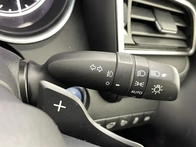 トヨタ カムリ WSレザーパッケージ 熊本県 2019(令1)年 6.9万km プラチナホワイトパールマイカ 黒革シート/純正8インチSDナビ/・フルセグTV/CD/DVD/BD/SD/USB/Bluetooth/バックカメラ/前方ドライブレコーダー/ビルトインETC2.0/ヘッドアップディスプレイ/電子パーキングブレーキ/AUTO HOLD機能/D＋N席パワーシート/シートヒーター/ISOFIX対応/パドルシフト/革巻きステアリング/ステアリングリモコン/純正18インチアルミホイール/純正LEDヘッドライト/純正LEDフォグライト/純正フロアマット/トヨタセーフティセンス/・レーダークルーズコントロール/・プリクラッシュセーフティ/・レーンディパーチャーアラート/・ブラインドスポットモニター/・クリアランスソナー/・リヤクロストラフィックアラート/・タイヤ空気圧警報システム/スマートキー/プッシュスタート/スペアキー1本/取扱説明書