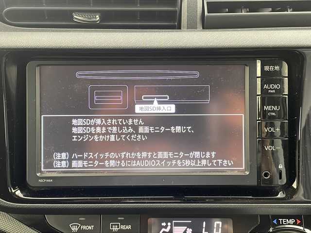 トヨタ アクア X－URBAN 栃木県 2015(平27)年 7万km ライムホワイトパールクリスタルシャイン 純正SDナビ/()/バックカメラ/ETC/横滑り防止/車両接近通報装置/電動格納ミラー/リアワイパー/ドアバイザー/プッシュスタート/スマートキー/スペアキー/純正アルミホイール/純正フロアマット/フォグランプ