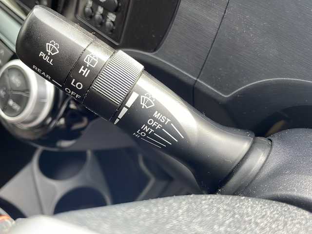 トヨタ アクア X－URBAN 栃木県 2015(平27)年 7万km ライムホワイトパールクリスタルシャイン 純正SDナビ/()/バックカメラ/ETC/横滑り防止/車両接近通報装置/電動格納ミラー/リアワイパー/ドアバイザー/プッシュスタート/スマートキー/スペアキー/純正アルミホイール/純正フロアマット/フォグランプ