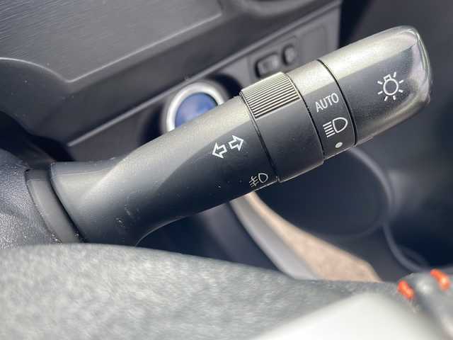 トヨタ アクア X－URBAN 栃木県 2015(平27)年 7万km ライムホワイトパールクリスタルシャイン 純正SDナビ/()/バックカメラ/ETC/横滑り防止/車両接近通報装置/電動格納ミラー/リアワイパー/ドアバイザー/プッシュスタート/スマートキー/スペアキー/純正アルミホイール/純正フロアマット/フォグランプ