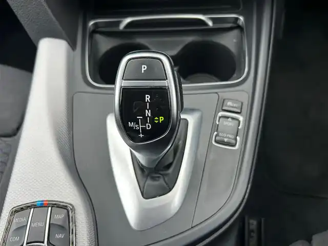 ＢＭＷ ３２０ｄ ツーリング Mスポーツ 石川県 2017(平29)年 6万km 白 純正ナビ　/バックカメラ　/Ｂｌｕｅｔｏｏｔｈ　/クルーズコントロール　/パドルシフト　/スマートキー　/プッシュスタート　/パワーシート（前席）/キセノンライト　/フロアマット