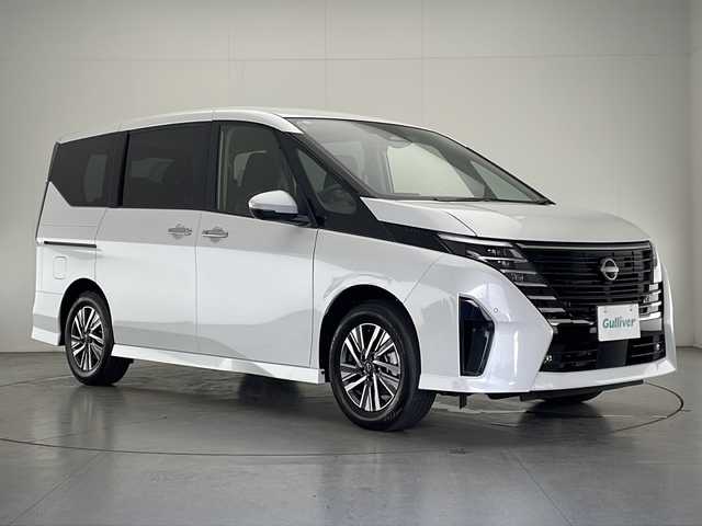 日産 セレナ e－パワー ハイウェイスター V 宮崎県 2025(令7)年 0.1千km プリズムホワイト 登録済み未使用車/エマージェンシーブレーキ/純正12.3型ディスプレイオーディオナビTV/（NissanConnect/Bluetooth/HDMI/USB/FMAM/フルセグTV)/純正リアフリップダウンモニター/純正ビルトイン2.0ETC/純正前後ドライブレコーダー/純正LEDオートライト/純正LEDフォグ/純正16インチアルミ/ハンズフリー両側電動スライドドア/プロパイロット/アラウンドビューモニター/ブラインドスポットモニター/パーキングアシスト/クリアランスソナー/アダプティブLEDヘッドライトシステム/インテリジェントルームミラー/ワイヤレス充電器/6スピーカー/緊急停止支援システム（SOSコール機能付）/デュアルオートエアコン/本革巻ハンドル/インテリジェントキー/プッシュエンジンスタート/スペアキー/新車時保証書/取扱い説明書