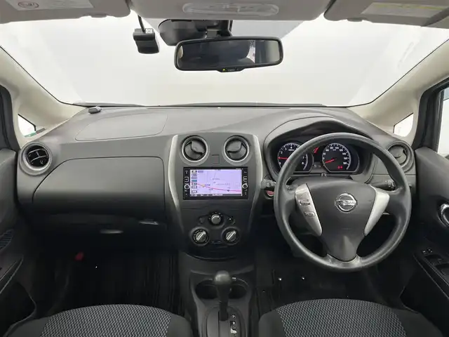 日産 ノート X 富山県 2016(平28)年 2万km ダークメタルグレー 純正ナビ（AM/FM/DVD/BT/フルセグ）/全方位カメラ/ドライブレコーダー/ETC/衝突被害軽減システム/レーンキープアシスト/コーナーセンサー/横滑り防止装置/アイドリングストップ/純正フロアマット/オートハロゲンライト/ステアリングスイッチ/電動格納ミラー/スマートキー/スペアキー