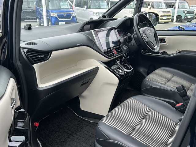 トヨタ ノア Si ダブルバイビーⅡ 長野県 2019(平31)年 3万km ブラッキッシュアゲハガラスフレーク トヨタセーフティセンス/純正10インチナビ（NSZN-Z68T）/FM・AM・DVD・CD・フルセグTV/Bluetooth Audio/バックカメラ/純正12.3インチフリップダウンモニター/純正16インチアルミホイール/両側パワースライドドア/クルーズコントロール/前後コーナーセンサー/純正ドライブレコーダー/ハーフレザーシート/LEDヘッドライト/オートハイビーム/オートライト/プッシュスタート/スマートキー/スペアキー/ドアバイザー/ETC2.0/取扱説明書/ナビ取説