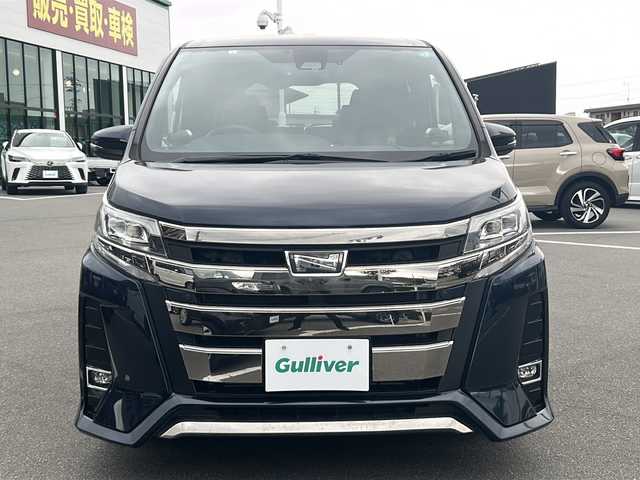 トヨタ ノア Si ダブルバイビーⅡ 長野県 2019(平31)年 3万km ブラッキッシュアゲハガラスフレーク トヨタセーフティセンス/純正10インチナビ（NSZN-Z68T）/FM・AM・DVD・CD・フルセグTV/Bluetooth Audio/バックカメラ/純正12.3インチフリップダウンモニター/純正16インチアルミホイール/両側パワースライドドア/クルーズコントロール/前後コーナーセンサー/純正ドライブレコーダー/ハーフレザーシート/LEDヘッドライト/オートハイビーム/オートライト/プッシュスタート/スマートキー/スペアキー/ドアバイザー/ETC2.0/取扱説明書/ナビ取説
