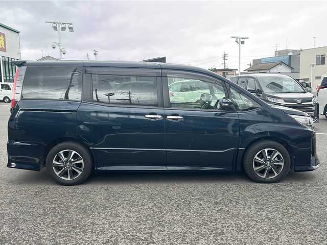 トヨタ ノア Si ダブルバイビーⅡ 長野県 2019(平31)年 3万km ブラッキッシュアゲハガラスフレーク トヨタセーフティセンス/純正10インチナビ（NSZN-Z68T）/FM・AM・DVD・CD・フルセグTV/Bluetooth Audio/バックカメラ/純正12.3インチフリップダウンモニター/純正16インチアルミホイール/両側パワースライドドア/クルーズコントロール/前後コーナーセンサー/純正ドライブレコーダー/ハーフレザーシート/LEDヘッドライト/オートハイビーム/オートライト/プッシュスタート/スマートキー/スペアキー/ドアバイザー/ETC2.0/取扱説明書/ナビ取説
