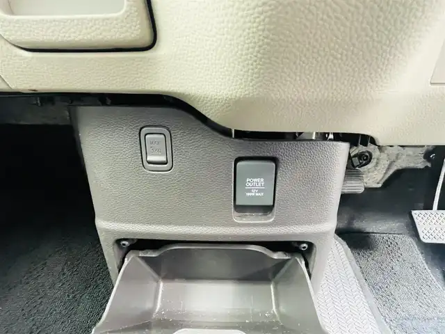 ホンダ Ｎ ＢＯＸ G L 岡山県 2018(平30)年 8.4万km クリスタルブラックパール (株)IDOMが運営する【じしゃロン岡山店】の自社ローン専用車両です。こちらは現金またはオートローンご利用時の価格です。 自社ローンご希望の方は別途その旨お申し付け下さい/・社外ナビゲーション/・バックカメラ/・ＥＴＣ/・片側電動スライドドア