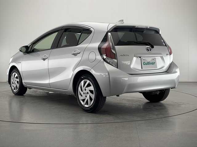 トヨタ アクア S 宮崎県 2015(平27)年 7.4万km シルバーM 禁煙車/純正ナビTV/（NSCP-W64/Bluetooth/CD/FMAM/ワンセグTV)/純正バックカメラ/純正ビルトインETC/純正フロアマット/シートヒーター/オートエアコン/電動格納ミラー/ウインカードアミラー/WSRSエアバック/ABS/リモコンキー/新車時保証書/取扱い説明書