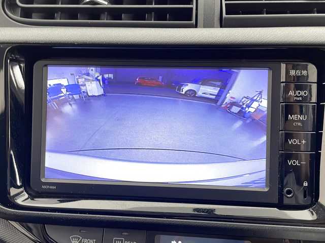 トヨタ アクア S 宮崎県 2015(平27)年 7.4万km シルバーM 禁煙車/純正ナビTV/（NSCP-W64/Bluetooth/CD/FMAM/ワンセグTV)/純正バックカメラ/純正ビルトインETC/純正フロアマット/シートヒーター/オートエアコン/電動格納ミラー/ウインカードアミラー/WSRSエアバック/ABS/リモコンキー/新車時保証書/取扱い説明書