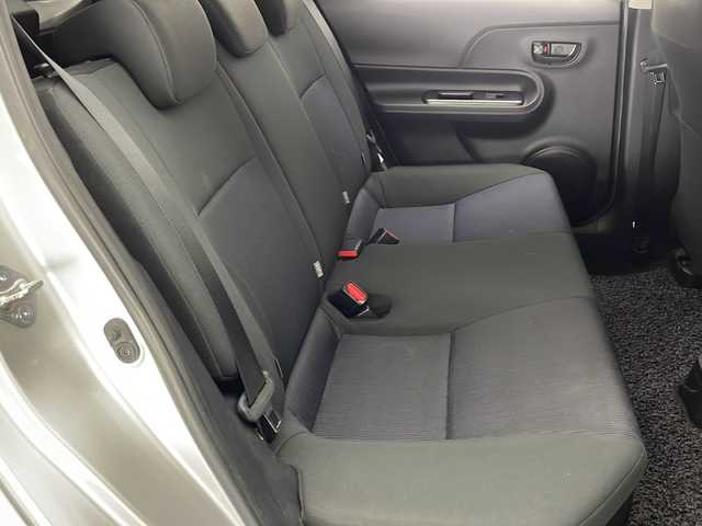 トヨタ アクア S 宮崎県 2015(平27)年 7.4万km シルバーM 禁煙車/純正ナビTV/（NSCP-W64/Bluetooth/CD/FMAM/ワンセグTV)/純正バックカメラ/純正ビルトインETC/純正フロアマット/シートヒーター/オートエアコン/電動格納ミラー/ウインカードアミラー/WSRSエアバック/ABS/リモコンキー/新車時保証書/取扱い説明書