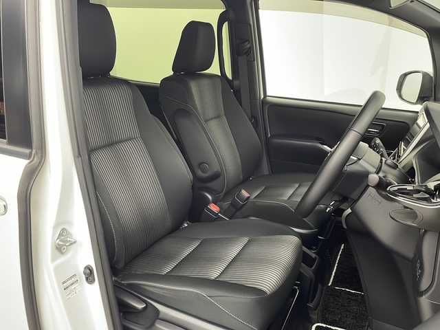 トヨタ ヴォクシー ハイブリッド ZS 煌Ⅱ 茨城県 2019(令1)年 4.6万km ホワイトパールクリスタルシャイン 純正SDナビ　バックカメラ　ETC2.0　前後ドラレコ　追従クルコン　LEDライト　オートライト　オートマチックハイビーム　コーナーセンサー　両側電動パワスラ　横滑り防止装置　レーンキープアシスト