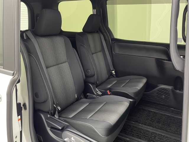 トヨタ ヴォクシー ハイブリッド ZS 煌Ⅱ 茨城県 2019(令1)年 4.6万km ホワイトパールクリスタルシャイン 純正SDナビ　バックカメラ　ETC2.0　前後ドラレコ　追従クルコン　LEDライト　オートライト　オートマチックハイビーム　コーナーセンサー　両側電動パワスラ　横滑り防止装置　レーンキープアシスト