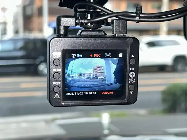 フォルクスワーゲン ＶＷ ゴルフ ＧＴＩ 大阪府 2022(令4)年 2.5万km ドルフィングレーメタリック 【メーカーOP】/テクノロジーパッケージ/・ヘッドアップディスプレイ/・駐車支援システム/・LEDテールランプ（ダイナミックターンインジケーター付き）/・LEDマトリックスヘッドライト/・ダイナミックコーナリングライト/ダイナミックライトアシスト/Discover Proパッケージ/・Volkswagen純正インフォテイメントシステム/・SSDナビゲーションシステム/・リヤビューカメラ/・フルセグTV/・AM/FM/BT/・スマートフォン連携（AppleCarPlay/AndroidAuto）/DCCパッケージ/・アダプティブシャシーコントロール/・19AW（５ダブルスポーク）/【主要装備】/Volkswagen オールイン・セーフティ/・アダプティブクルーズコントロール/・緊急時停車支援/・レーンキープアシスト/・プリクラッシュブレーキ/・フロント/サイド/カーテンエアバッグ/デジタルメータークラスター/エレクトロニックパーキングブレーキ/オートホールド/ETC2.0/前後ドライブレコーダー（SN-TW72）/パワーシート（運転席/助手席）/・シートヒーター/置き型充電器/USB Type-C（前2つ/後2つ）/保証書/取扱説明書/記録簿（R6/R5）/スペアキー1本