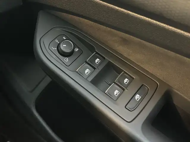 フォルクスワーゲン ＶＷ ゴルフ ＧＴＩ 大阪府 2022(令4)年 2.5万km ドルフィングレーメタリック 【メーカーOP】/テクノロジーパッケージ/・ヘッドアップディスプレイ/・駐車支援システム/・LEDテールランプ（ダイナミックターンインジケーター付き）/・LEDマトリックスヘッドライト/・ダイナミックコーナリングライト/ダイナミックライトアシスト/Discover Proパッケージ/・Volkswagen純正インフォテイメントシステム/・SSDナビゲーションシステム/・リヤビューカメラ/・フルセグTV/・AM/FM/BT/・スマートフォン連携（AppleCarPlay/AndroidAuto）/DCCパッケージ/・アダプティブシャシーコントロール/・19AW（５ダブルスポーク）/【主要装備】/Volkswagen オールイン・セーフティ/・アダプティブクルーズコントロール/・緊急時停車支援/・レーンキープアシスト/・プリクラッシュブレーキ/・フロント/サイド/カーテンエアバッグ/デジタルメータークラスター/エレクトロニックパーキングブレーキ/オートホールド/ETC2.0/前後ドライブレコーダー（SN-TW72）/パワーシート（運転席/助手席）/・シートヒーター/置き型充電器/USB Type-C（前2つ/後2つ）/保証書/取扱説明書/記録簿（R6/R5）/スペアキー1本