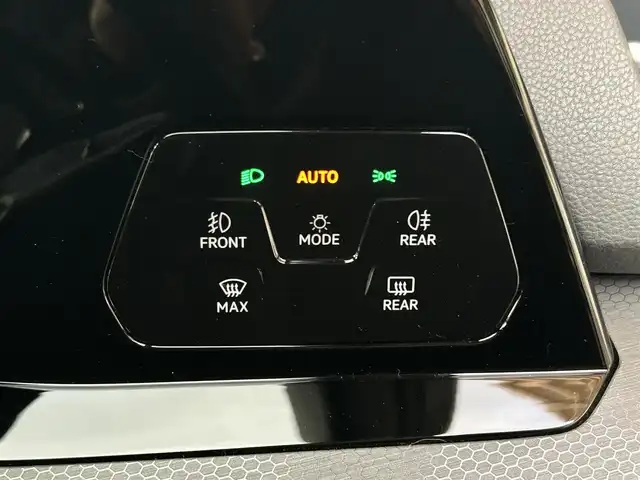 フォルクスワーゲン ＶＷ ゴルフ ＧＴＩ 大阪府 2022(令4)年 2.5万km ドルフィングレーメタリック 【メーカーOP】/テクノロジーパッケージ/・ヘッドアップディスプレイ/・駐車支援システム/・LEDテールランプ（ダイナミックターンインジケーター付き）/・LEDマトリックスヘッドライト/・ダイナミックコーナリングライト/ダイナミックライトアシスト/Discover Proパッケージ/・Volkswagen純正インフォテイメントシステム/・SSDナビゲーションシステム/・リヤビューカメラ/・フルセグTV/・AM/FM/BT/・スマートフォン連携（AppleCarPlay/AndroidAuto）/DCCパッケージ/・アダプティブシャシーコントロール/・19AW（５ダブルスポーク）/【主要装備】/Volkswagen オールイン・セーフティ/・アダプティブクルーズコントロール/・緊急時停車支援/・レーンキープアシスト/・プリクラッシュブレーキ/・フロント/サイド/カーテンエアバッグ/デジタルメータークラスター/エレクトロニックパーキングブレーキ/オートホールド/ETC2.0/前後ドライブレコーダー（SN-TW72）/パワーシート（運転席/助手席）/・シートヒーター/置き型充電器/USB Type-C（前2つ/後2つ）/保証書/取扱説明書/記録簿（R6/R5）/スペアキー1本