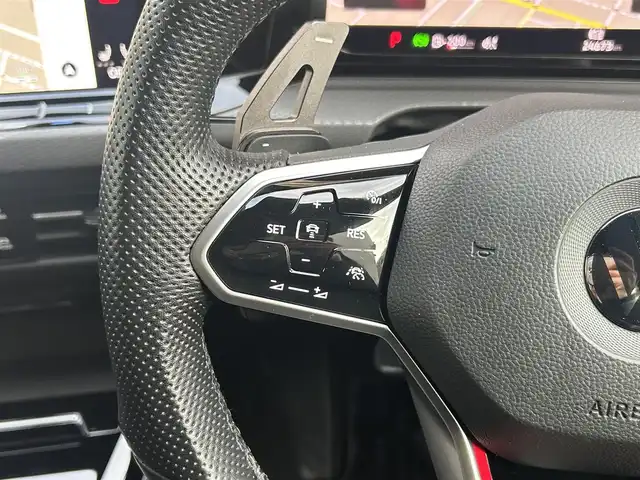 フォルクスワーゲン ＶＷ ゴルフ ＧＴＩ 大阪府 2022(令4)年 2.5万km ドルフィングレーメタリック 【メーカーOP】/テクノロジーパッケージ/・ヘッドアップディスプレイ/・駐車支援システム/・LEDテールランプ（ダイナミックターンインジケーター付き）/・LEDマトリックスヘッドライト/・ダイナミックコーナリングライト/ダイナミックライトアシスト/Discover Proパッケージ/・Volkswagen純正インフォテイメントシステム/・SSDナビゲーションシステム/・リヤビューカメラ/・フルセグTV/・AM/FM/BT/・スマートフォン連携（AppleCarPlay/AndroidAuto）/DCCパッケージ/・アダプティブシャシーコントロール/・19AW（５ダブルスポーク）/【主要装備】/Volkswagen オールイン・セーフティ/・アダプティブクルーズコントロール/・緊急時停車支援/・レーンキープアシスト/・プリクラッシュブレーキ/・フロント/サイド/カーテンエアバッグ/デジタルメータークラスター/エレクトロニックパーキングブレーキ/オートホールド/ETC2.0/前後ドライブレコーダー（SN-TW72）/パワーシート（運転席/助手席）/・シートヒーター/置き型充電器/USB Type-C（前2つ/後2つ）/保証書/取扱説明書/記録簿（R6/R5）/スペアキー1本