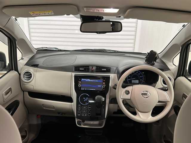 日産 デイズ X 熊本県 2017(平29)年 5.9万km ホワイトパール 純正ナビ(Bluetooth/CD・DVD/フルセグTV)/ETC/バック/サイド/全周囲カメラ/ドライブレコーダー/横滑り防止装置/衝突被害軽減システム/純正フロアマット/スマートキー/ベンチシート/ハロゲンヘッドライト