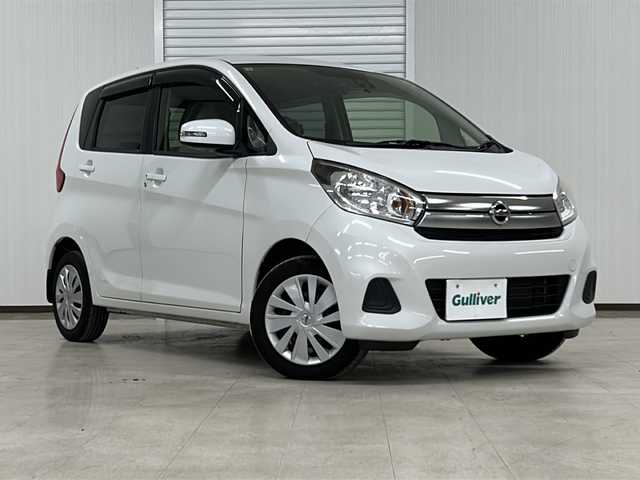 日産 デイズ X 熊本県 2017(平29)年 5.9万km ホワイトパール 純正ナビ(Bluetooth/CD・DVD/フルセグTV)/ETC/バック/サイド/全周囲カメラ/ドライブレコーダー/横滑り防止装置/衝突被害軽減システム/純正フロアマット/スマートキー/ベンチシート/ハロゲンヘッドライト