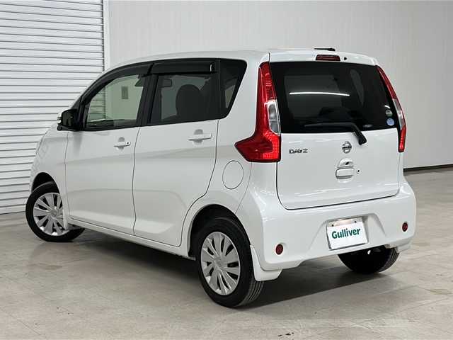 日産 デイズ X 熊本県 2017(平29)年 5.9万km ホワイトパール 純正ナビ(Bluetooth/CD・DVD/フルセグTV)/ETC/バック/サイド/全周囲カメラ/ドライブレコーダー/横滑り防止装置/衝突被害軽減システム/純正フロアマット/スマートキー/ベンチシート/ハロゲンヘッドライト