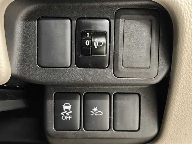 日産 デイズ X 熊本県 2017(平29)年 5.9万km ホワイトパール 純正ナビ(Bluetooth/CD・DVD/フルセグTV)/ETC/バック/サイド/全周囲カメラ/ドライブレコーダー/横滑り防止装置/衝突被害軽減システム/純正フロアマット/スマートキー/ベンチシート/ハロゲンヘッドライト