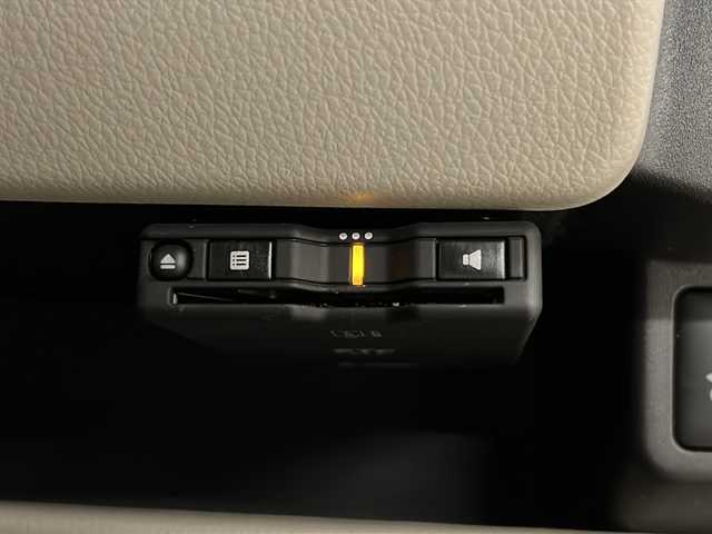 日産 デイズ X 熊本県 2017(平29)年 5.9万km ホワイトパール 純正ナビ(Bluetooth/CD・DVD/フルセグTV)/ETC/バック/サイド/全周囲カメラ/ドライブレコーダー/横滑り防止装置/衝突被害軽減システム/純正フロアマット/スマートキー/ベンチシート/ハロゲンヘッドライト