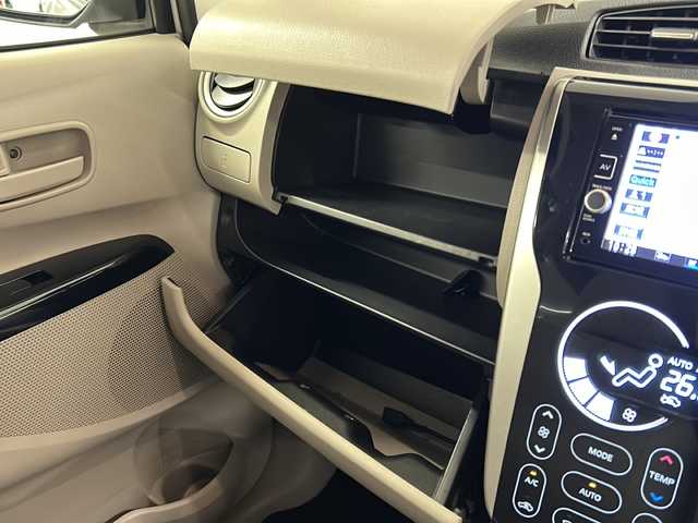 日産 デイズ X 熊本県 2017(平29)年 5.9万km ホワイトパール 純正ナビ(Bluetooth/CD・DVD/フルセグTV)/ETC/バック/サイド/全周囲カメラ/ドライブレコーダー/横滑り防止装置/衝突被害軽減システム/純正フロアマット/スマートキー/ベンチシート/ハロゲンヘッドライト