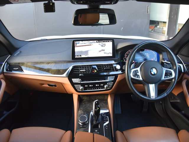 ＢＭＷ ５３０ｉ 和歌山県 2021(令3)年 4.5万km 白 茶革 /ACC /BSM /LKA /純ナビ /CarPlay /TV /360度カメラ /オートテールゲート /アンビエントライト /シートヒーター /パワーシート /ワイヤレス充電 /コンフォートアクセス /パドルシフト /ドラレコ /純19incAW /LEDライト /ETC