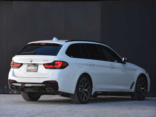ＢＭＷ ５３０ｉ 和歌山県 2021(令3)年 4.5万km 白 茶革 /ACC /BSM /LKA /純ナビ /CarPlay /TV /360度カメラ /オートテールゲート /アンビエントライト /シートヒーター /パワーシート /ワイヤレス充電 /コンフォートアクセス /パドルシフト /ドラレコ /純19incAW /LEDライト /ETC