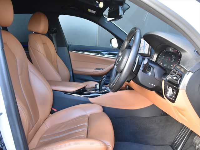 ＢＭＷ ５３０ｉ 和歌山県 2021(令3)年 4.5万km 白 茶革 /ACC /BSM /LKA /純ナビ /CarPlay /TV /360度カメラ /オートテールゲート /アンビエントライト /シートヒーター /パワーシート /ワイヤレス充電 /コンフォートアクセス /パドルシフト /ドラレコ /純19incAW /LEDライト /ETC