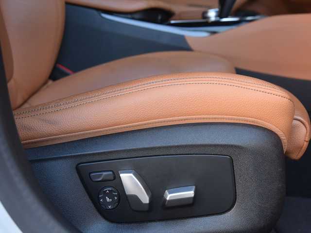 ＢＭＷ ５３０ｉ 和歌山県 2021(令3)年 4.5万km 白 茶革 /ACC /BSM /LKA /純ナビ /CarPlay /TV /360度カメラ /オートテールゲート /アンビエントライト /シートヒーター /パワーシート /ワイヤレス充電 /コンフォートアクセス /パドルシフト /ドラレコ /純19incAW /LEDライト /ETC