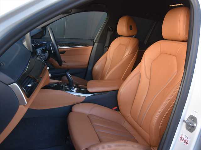 ＢＭＷ ５３０ｉ 和歌山県 2021(令3)年 4.5万km 白 茶革 /ACC /BSM /LKA /純ナビ /CarPlay /TV /360度カメラ /オートテールゲート /アンビエントライト /シートヒーター /パワーシート /ワイヤレス充電 /コンフォートアクセス /パドルシフト /ドラレコ /純19incAW /LEDライト /ETC