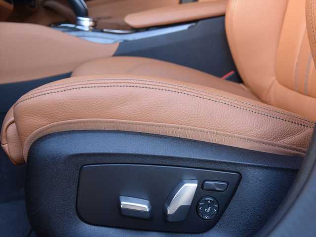 ＢＭＷ ５３０ｉ 和歌山県 2021(令3)年 4.5万km 白 茶革 /ACC /BSM /LKA /純ナビ /CarPlay /TV /360度カメラ /オートテールゲート /アンビエントライト /シートヒーター /パワーシート /ワイヤレス充電 /コンフォートアクセス /パドルシフト /ドラレコ /純19incAW /LEDライト /ETC