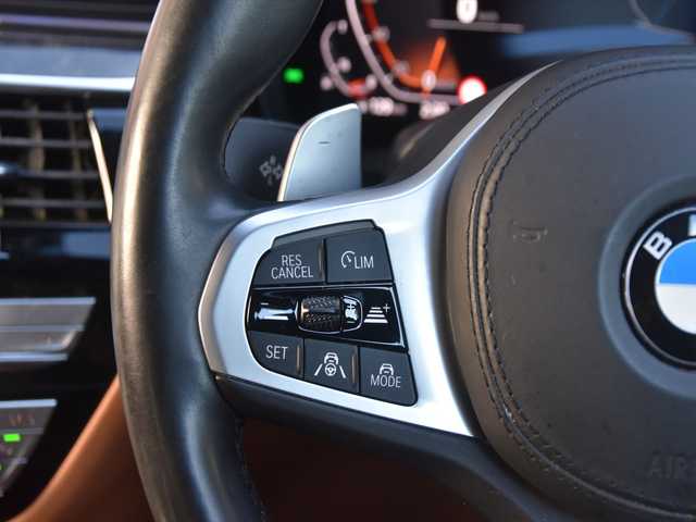 ＢＭＷ ５３０ｉ 和歌山県 2021(令3)年 4.5万km 白 茶革 /ACC /BSM /LKA /純ナビ /CarPlay /TV /360度カメラ /オートテールゲート /アンビエントライト /シートヒーター /パワーシート /ワイヤレス充電 /コンフォートアクセス /パドルシフト /ドラレコ /純19incAW /LEDライト /ETC