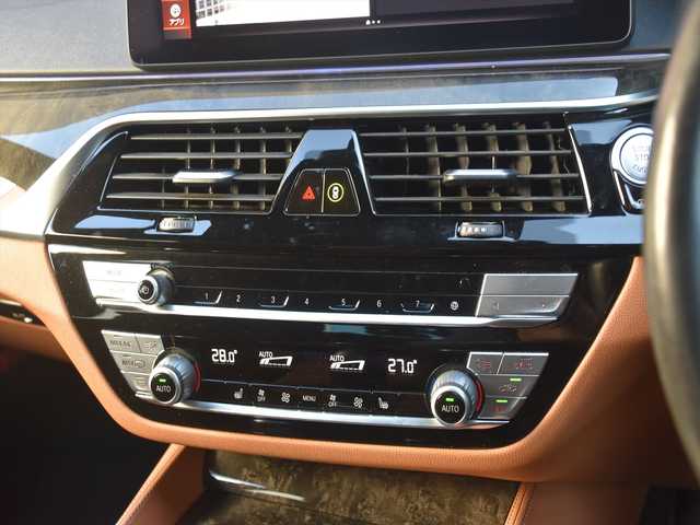 ＢＭＷ ５３０ｉ 和歌山県 2021(令3)年 4.5万km 白 茶革 /ACC /BSM /LKA /純ナビ /CarPlay /TV /360度カメラ /オートテールゲート /アンビエントライト /シートヒーター /パワーシート /ワイヤレス充電 /コンフォートアクセス /パドルシフト /ドラレコ /純19incAW /LEDライト /ETC